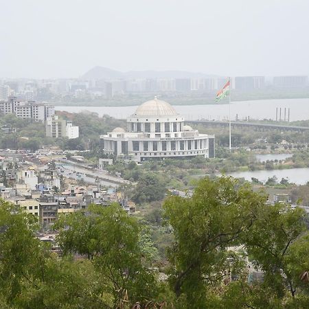 The Sky Inn Navi Mumbai Extérieur photo