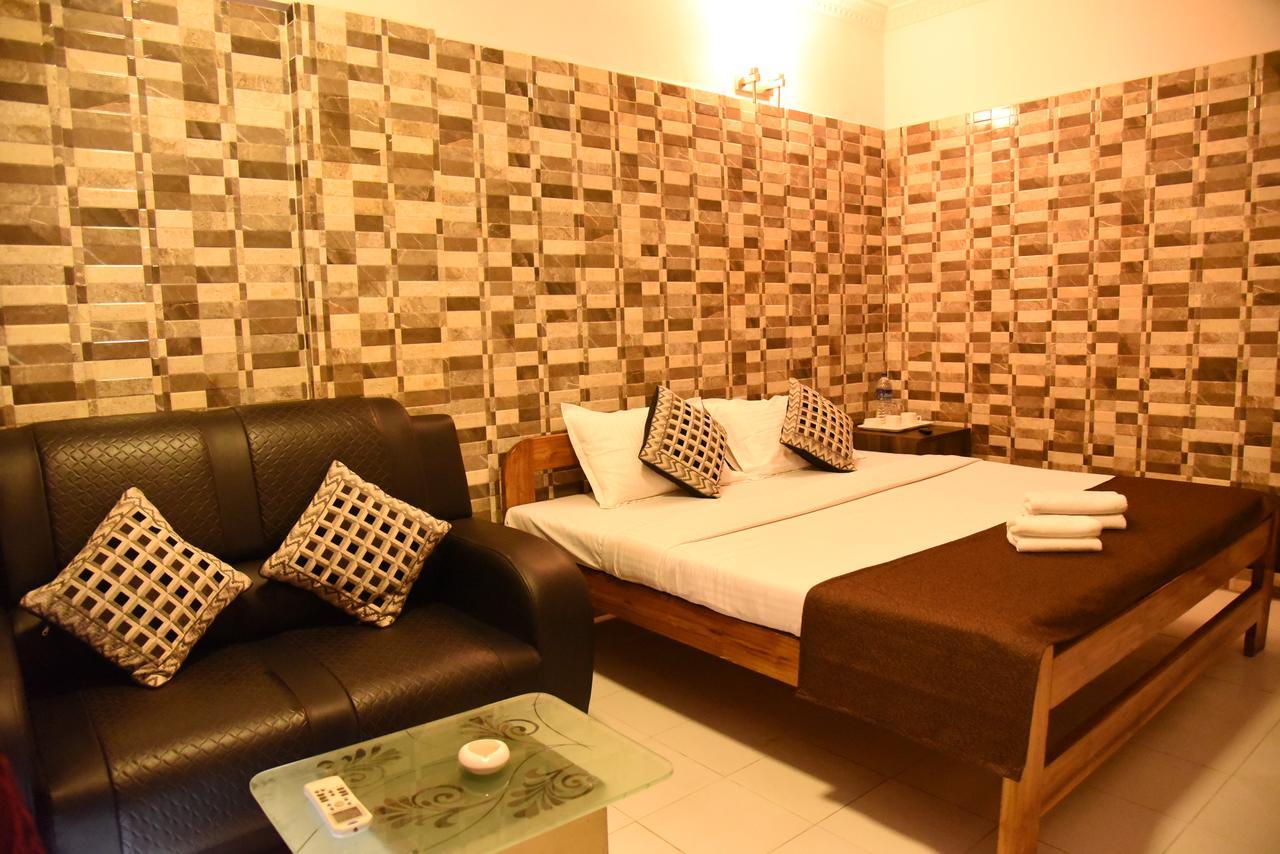The Sky Inn Navi Mumbai Extérieur photo