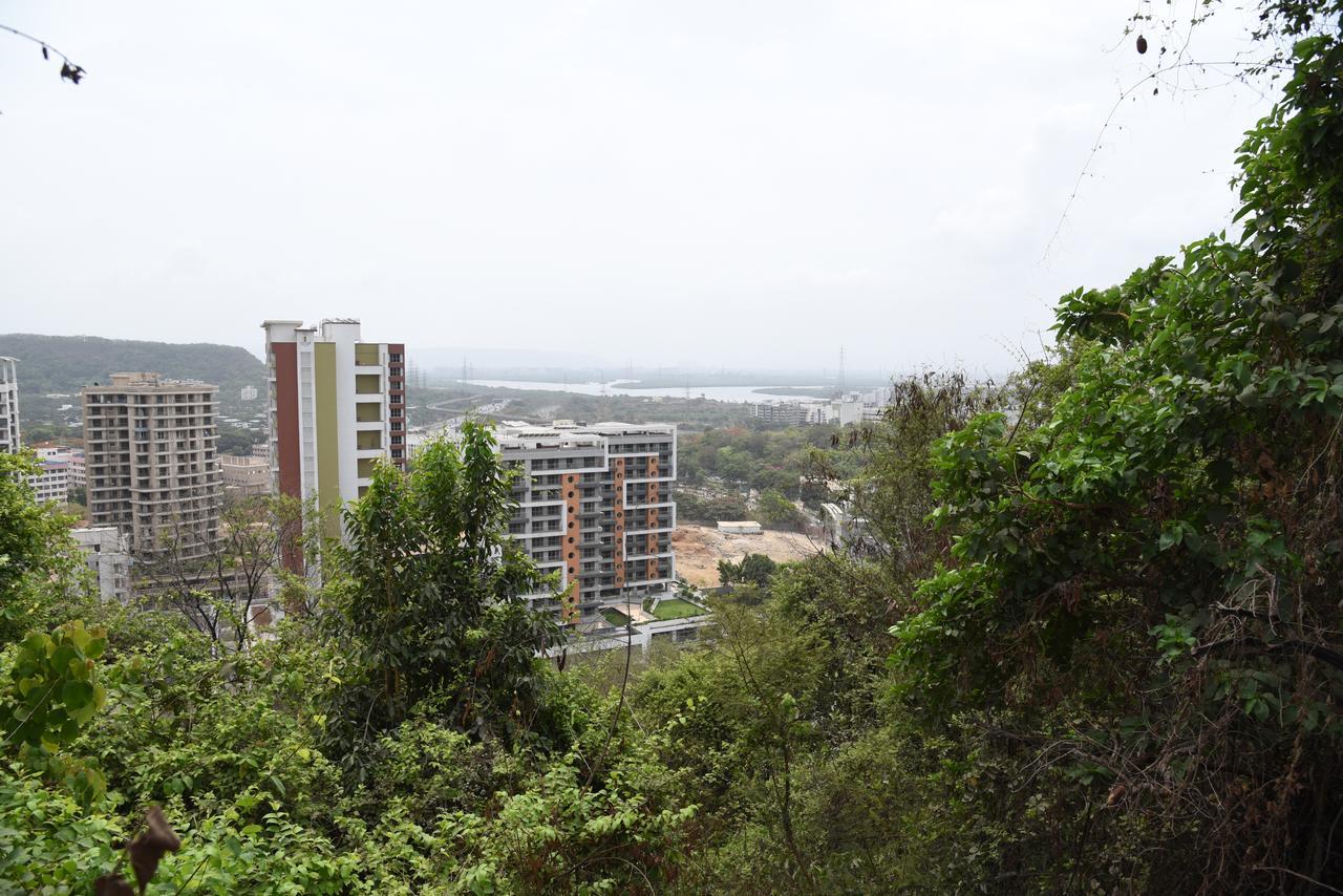 The Sky Inn Navi Mumbai Extérieur photo